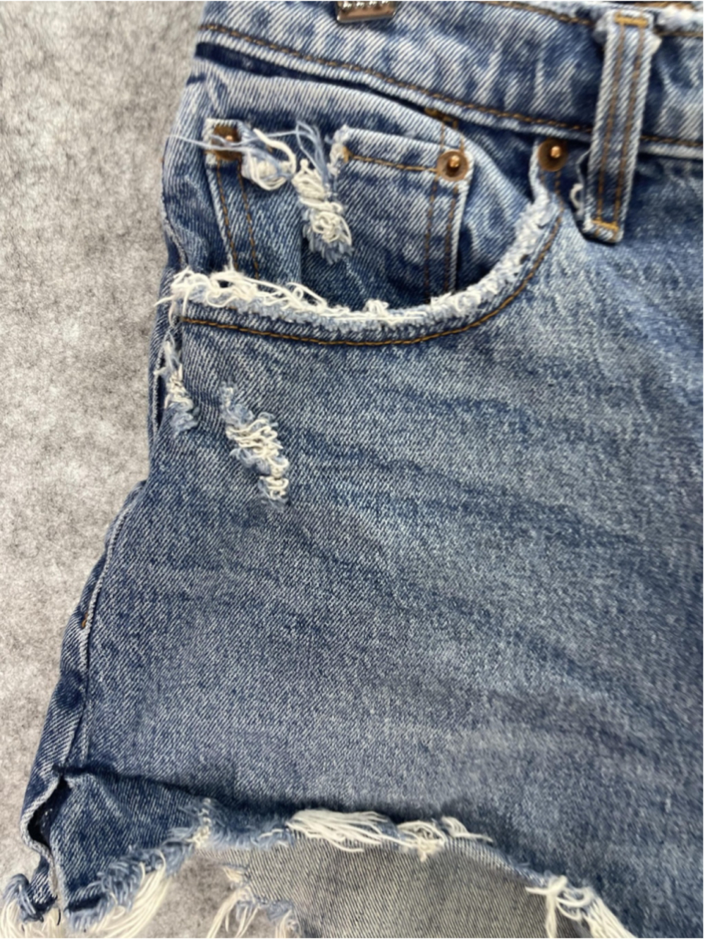 Abercrombie & Fitch Shorts Womens 6 Blue High Rise Mom Distressed Denim Raw Hem - Picture 2 of 14